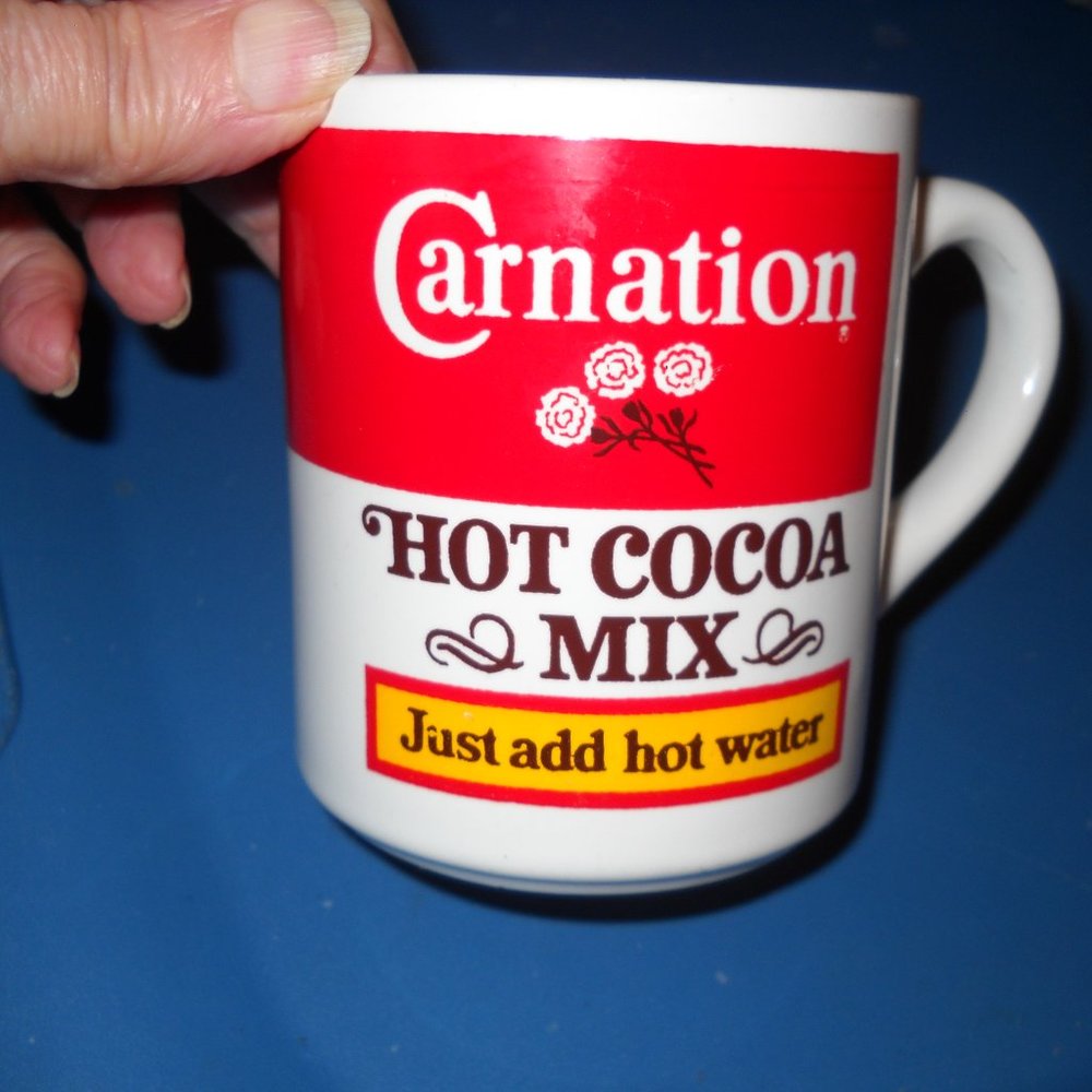 VINTAGE CARNATION MUG